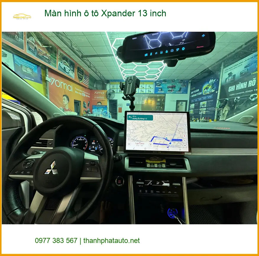 Chú Phi lắp Màn hình ô tô Xpander 13 inch Quận 8 vì màn hình zin quá nhỏ