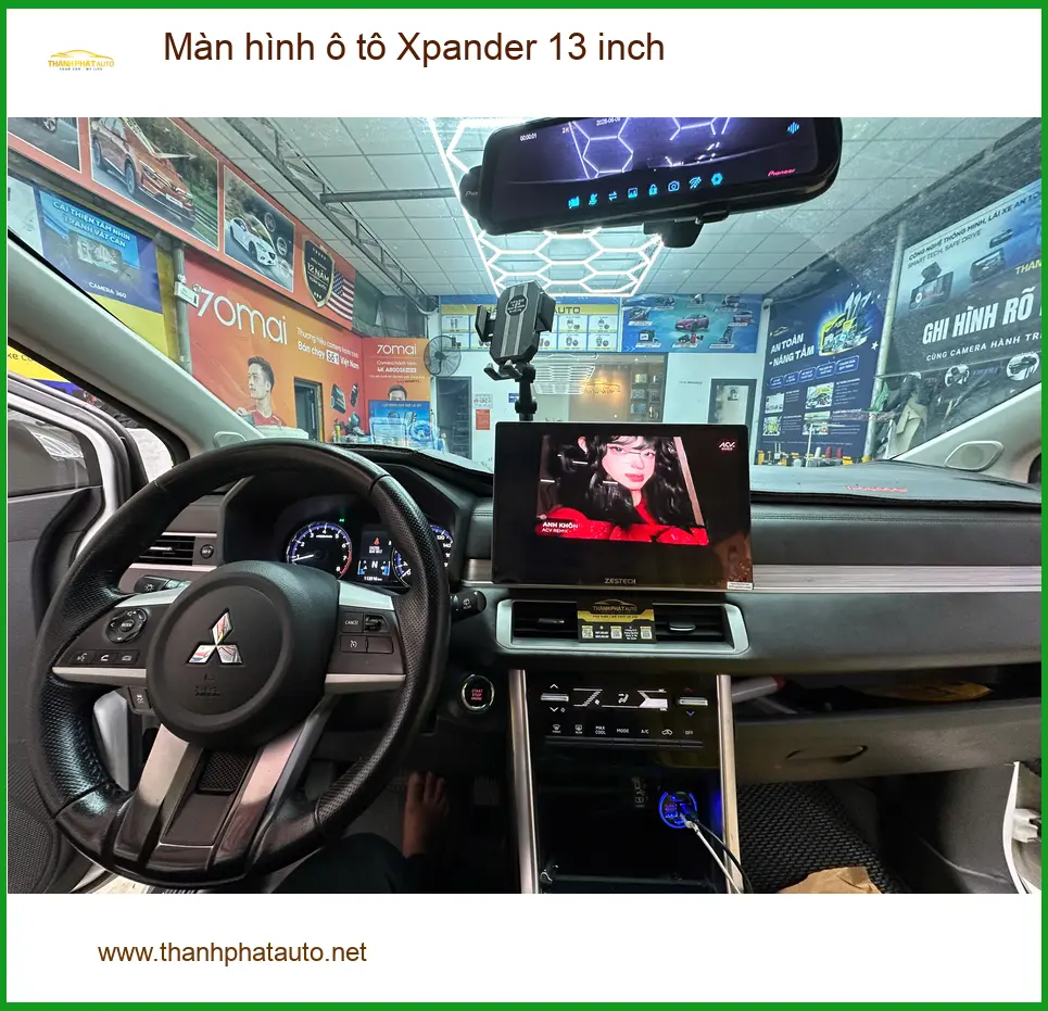 Chú Phi lắp Màn hình ô tô Xpander 13 inch Quận 8 vì màn hình zin quá nhỏ ảnh thực tế 2
