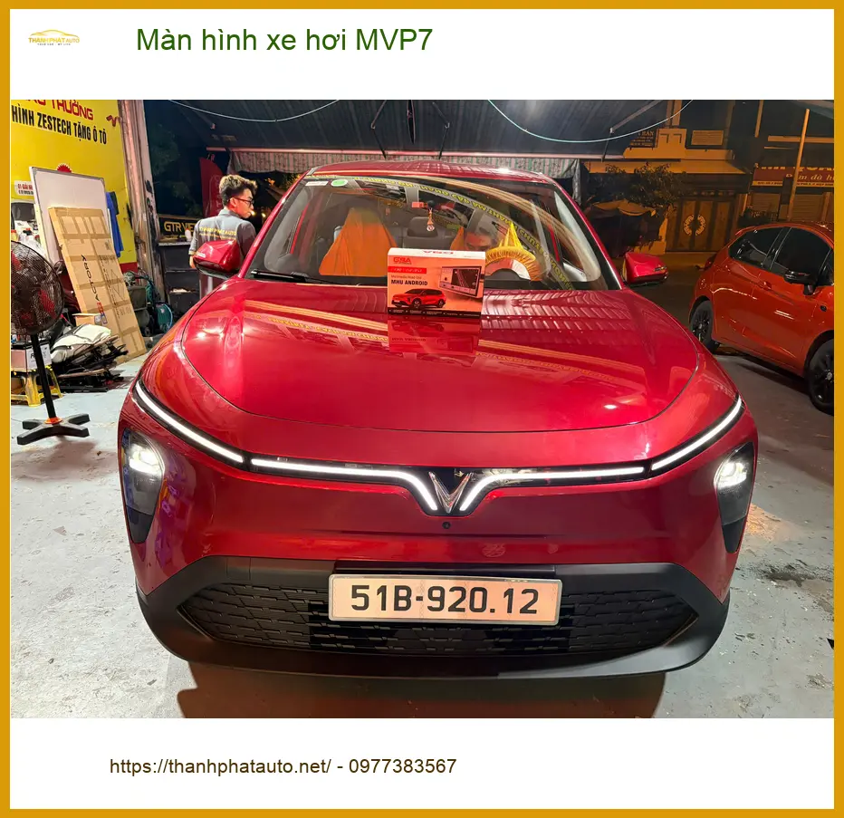 Anh Trọng lắp màn hình xe hơi MVP7 cho Hyundai Accent tại Quận 12 vì màn hình zin đã cũ