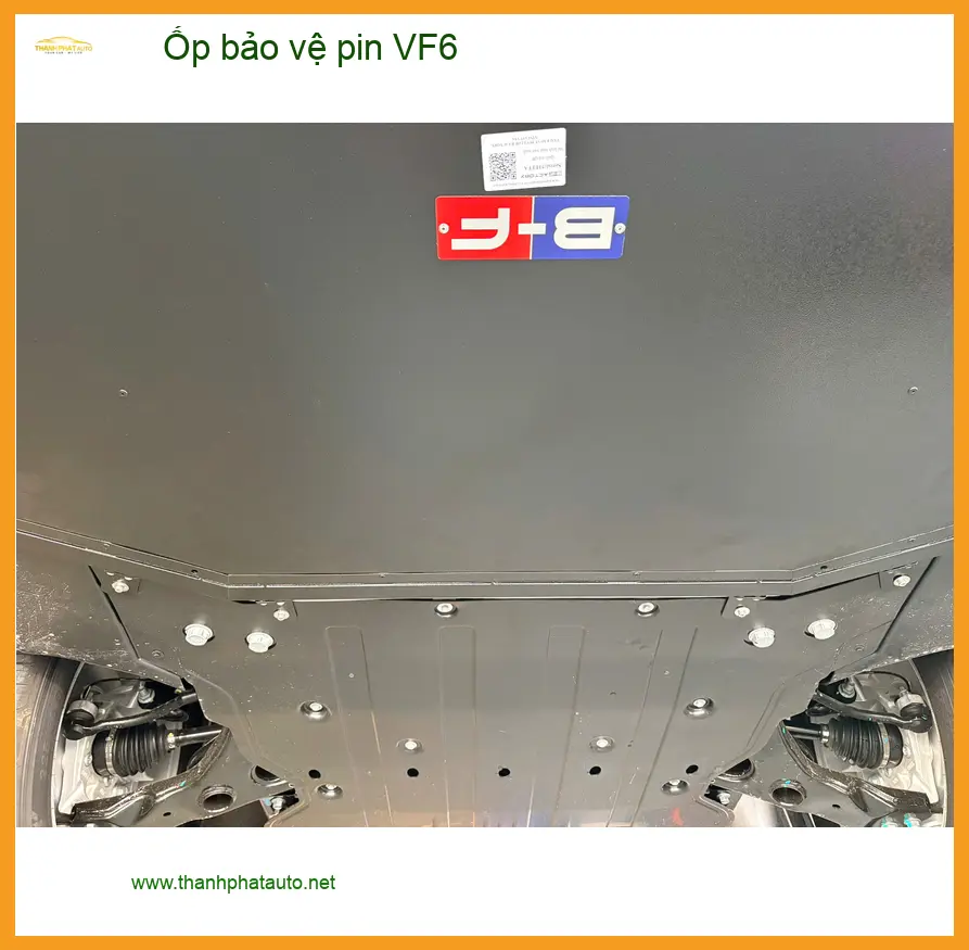Anh Khang lắp ốp bảo vệ pin VinFast VF6 tại Quận Bình Tân vì lo lắng va đập. ảnh thực tế 4