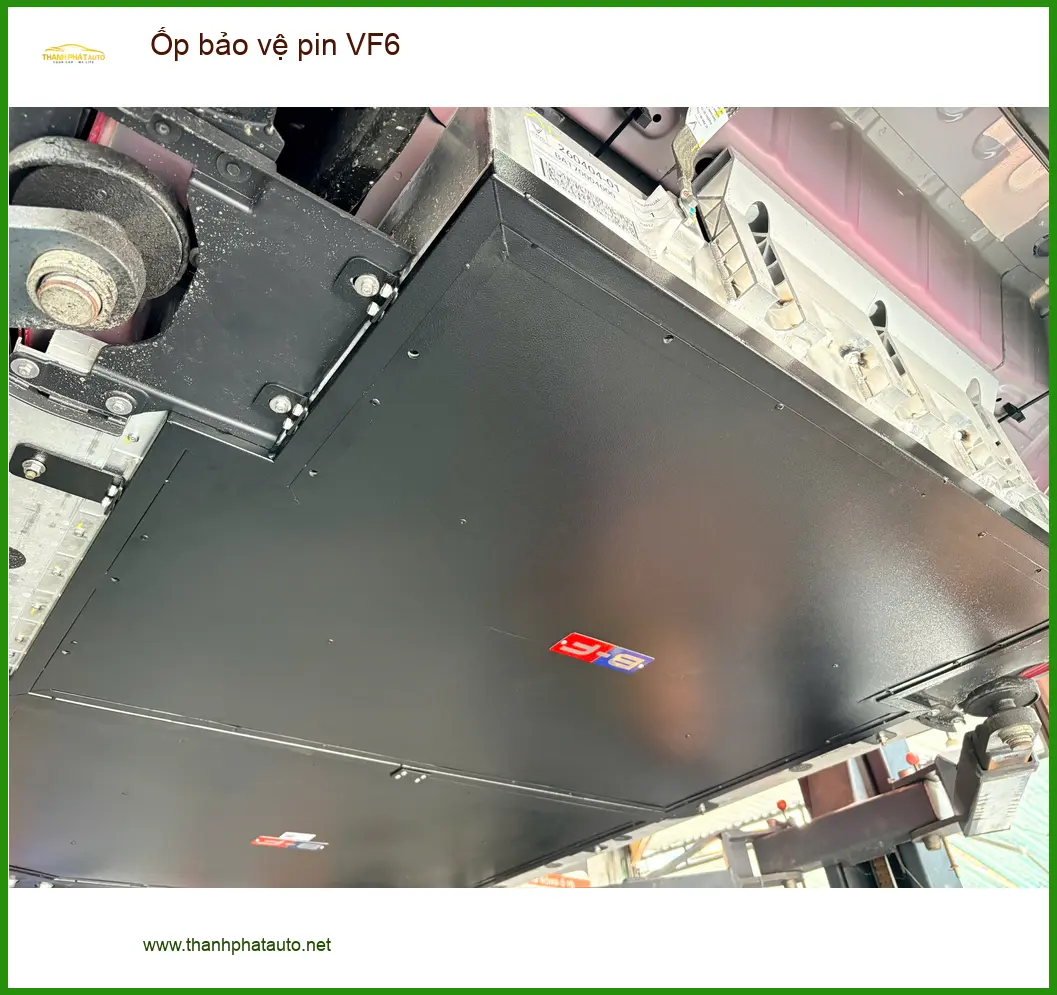 Chị Thảo lắp ốp bảo vệ pin VinFast VF6 tại Quận 10 tránh hư hỏng gầm ảnh thực tế 2