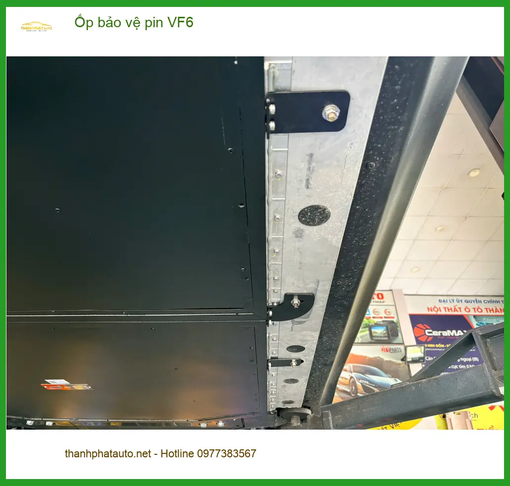 Chị Thảo lắp ốp bảo vệ pin VinFast VF6 tại Quận 10 tránh hư hỏng gầm ảnh thực tế 3