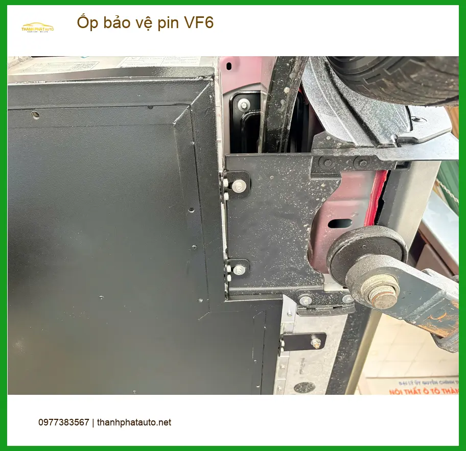 Chị Thảo lắp ốp bảo vệ pin VinFast VF6 tại Quận 10 tránh hư hỏng gầm ảnh thực tế 5