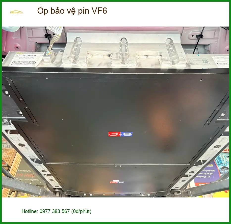 Chú Cường lắp ốp bảo vệ pin VF6 tại Quận 8 để xe an tâm di chuyển ảnh thực tế 3