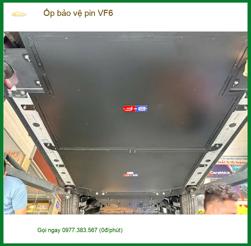 Chú Cường lắp ốp bảo vệ pin VF6 tại Quận 8 để xe an tâm di chuyển ảnh thực tế 5