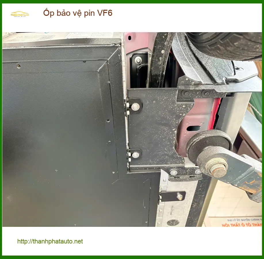 Anh Kiên ốp bảo vệ pin VinFast VF6 tại Huyện Củ Chi để pin bền hơn ảnh thực tế 3