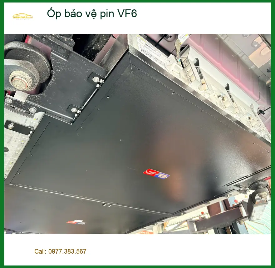 Anh Tấn lắp Ốp bảo vệ pin VF6 ở Bình Chánh bảo vệ pin khỏi va đập