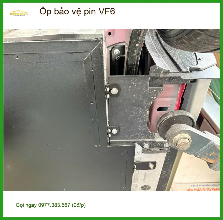Anh Nhật lắp ốp bảo vệ pin VF6 ở Quận 5 vì lo ngại va chạm làm hỏng pin ảnh thực tế 4