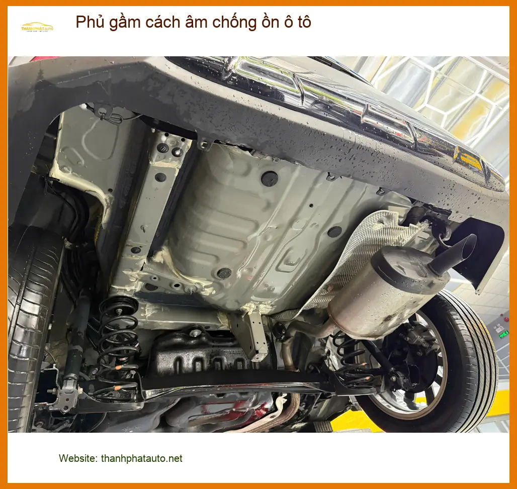 Bác Cường phủ gầm cách âm chống ồn ô tô Suzuki XL7 tại Nhà Bè để xe êm ái hơn