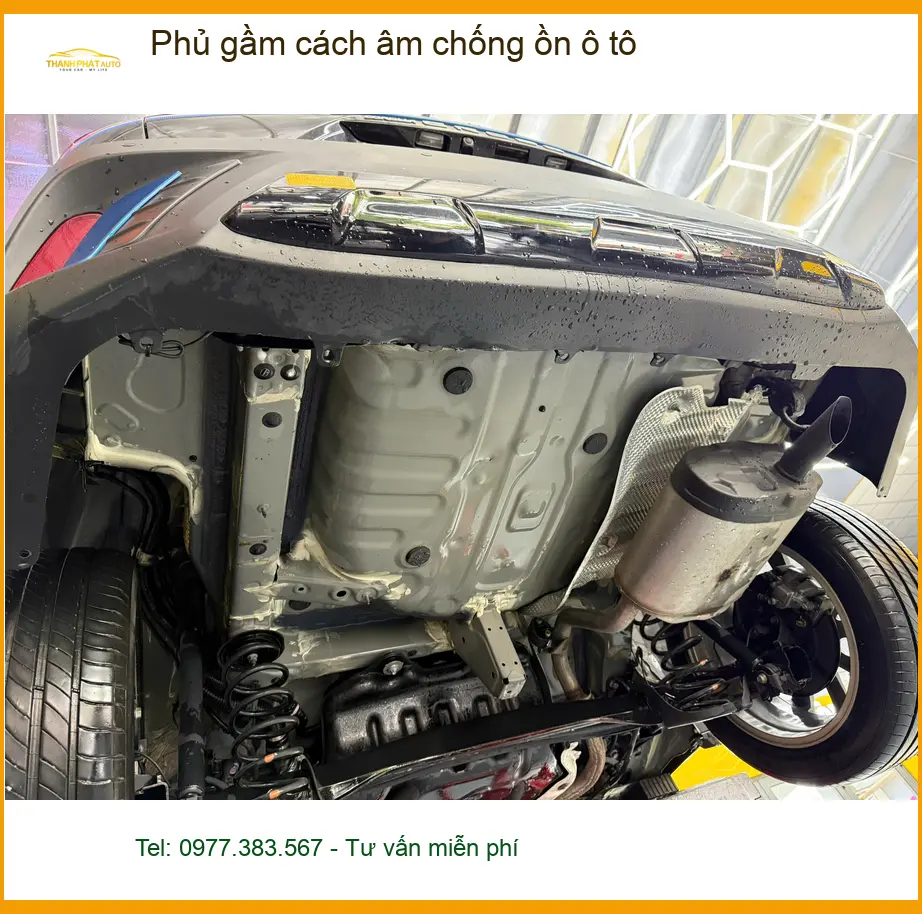 Anh Tấn phủ gầm cách âm chống ồn cho Hyundai Santa Fe tại Quận 2 để xe đi êm ái hơn ảnh thực tế 5