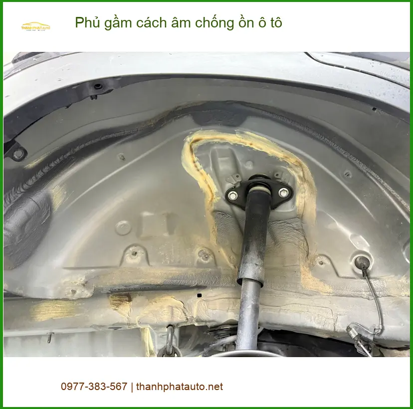 Chị Bích phủ gầm cách âm chống ồn ô tô VinFast Lux SA tại Quận 5