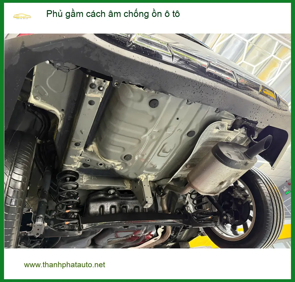 Chị Bích phủ gầm cách âm chống ồn ô tô VinFast Lux SA tại Quận 5 ảnh thực tế 3
