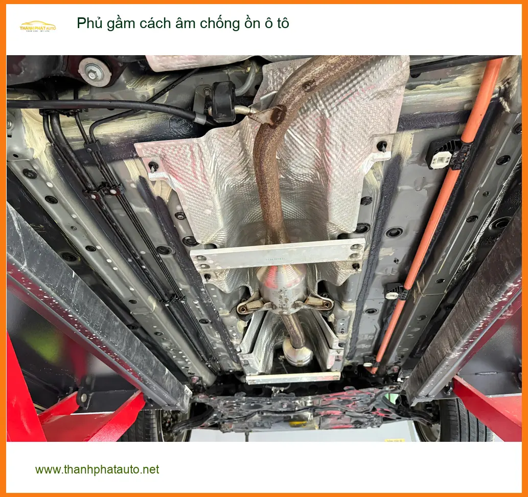 Chú Minh phủ gầm cách âm chống ồn ô tô Hyundai Accent Quận Bình Thạnh.