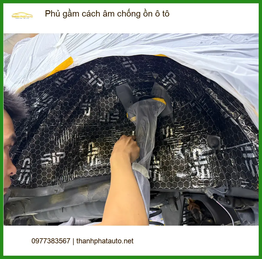 Chú Minh phủ gầm cách âm chống ồn ô tô Hyundai Accent Quận Bình Thạnh. ảnh thực tế 2
