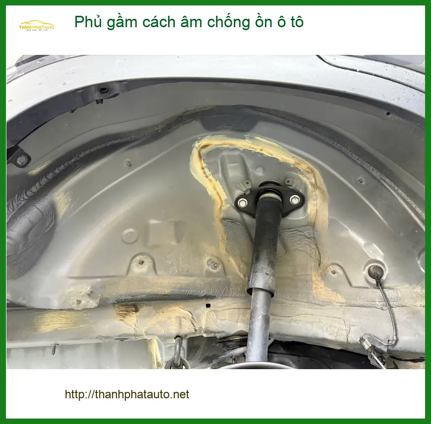 Chú Minh phủ gầm cách âm chống ồn ô tô Hyundai Accent Quận Bình Thạnh. ảnh thực tế 3