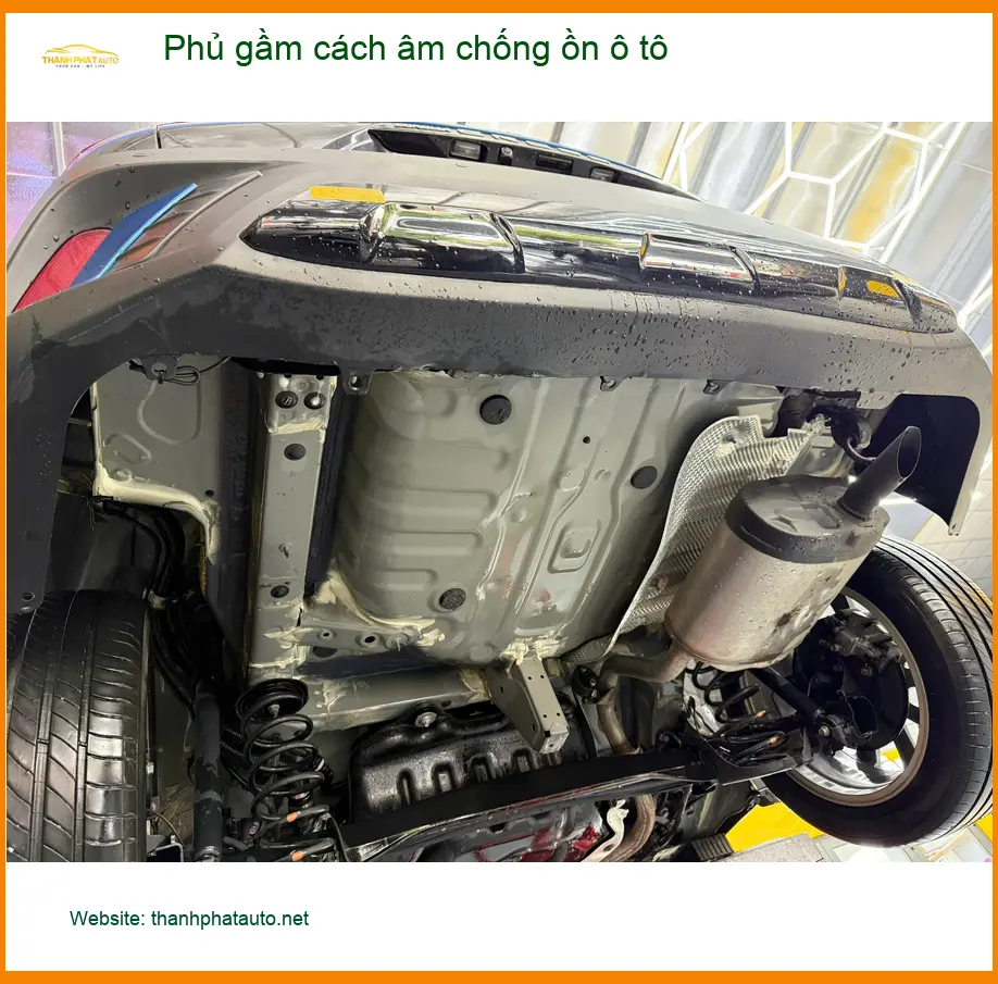 Chú Minh phủ gầm cách âm chống ồn ô tô Hyundai Accent Quận Bình Thạnh. ảnh thực tế 5