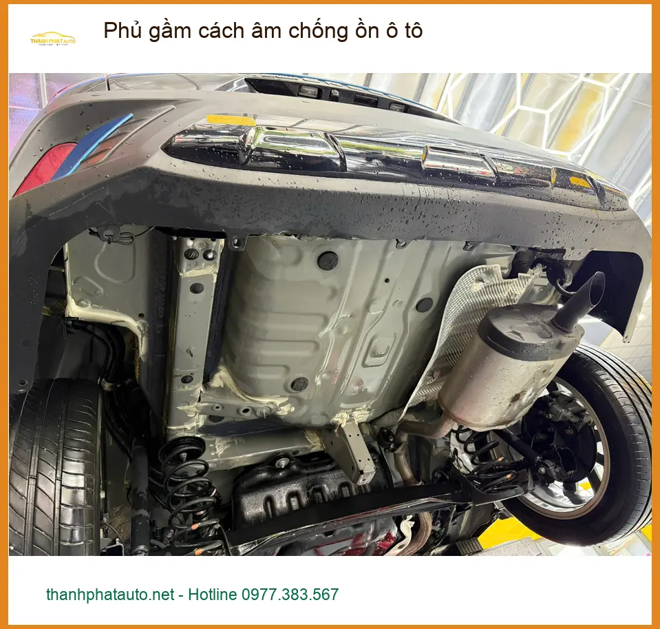Cô Thúy Hyundai Kona phủ gầm cách âm chống ồn ô tô Quận Tân Phú ảnh thực tế 3