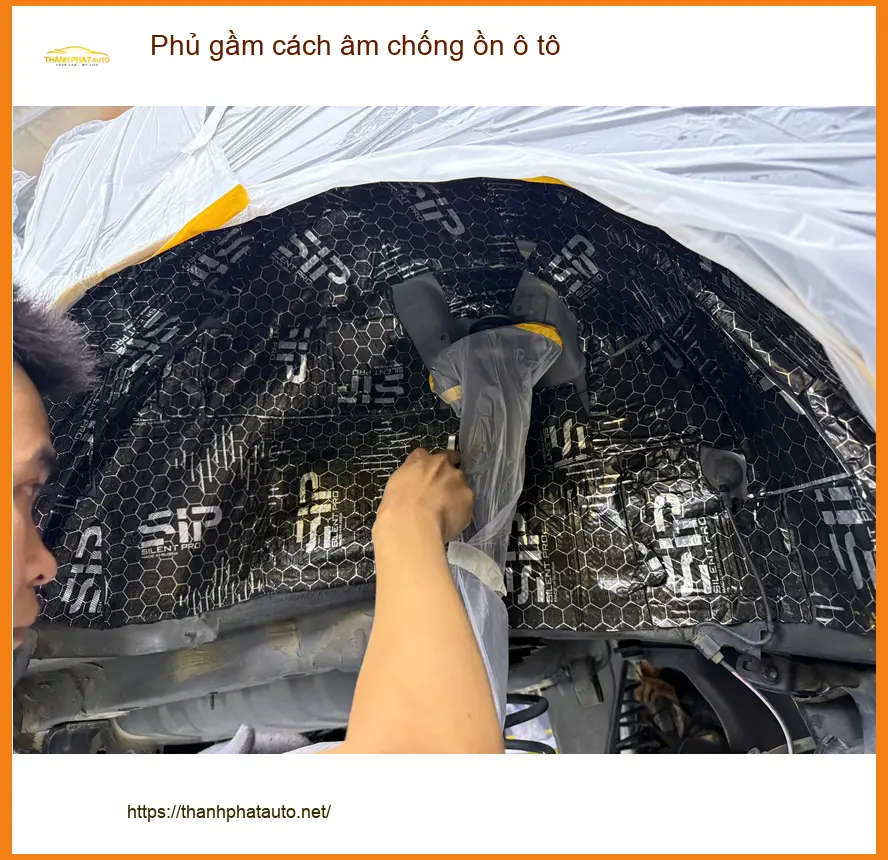 Cô Thúy Hyundai Kona phủ gầm cách âm chống ồn ô tô Quận Tân Phú ảnh thực tế 4