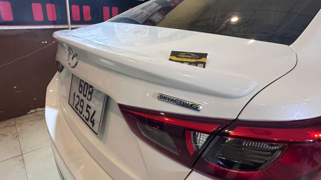 phụ kiện mazda 2 đuôi gió