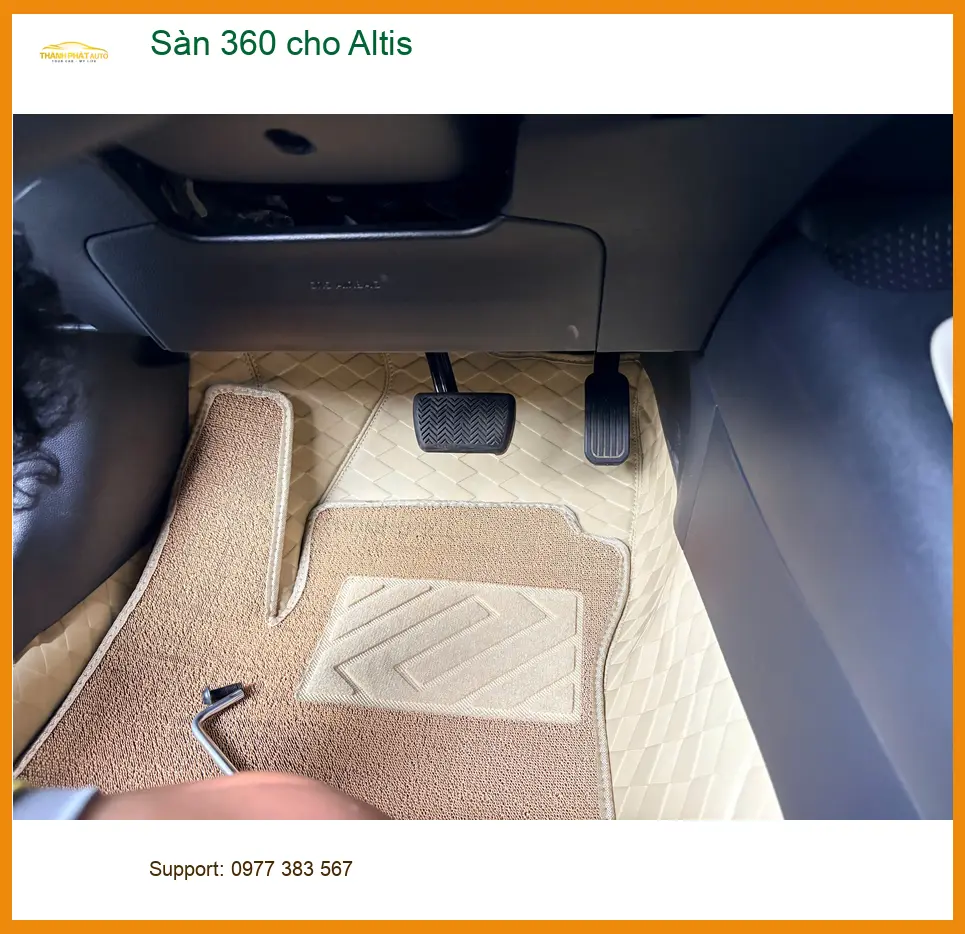 Cô Thúy lắp thảm sàn 360 cho Toyota Altis tại Quận 7 để nội thất luôn sạch sẽ
