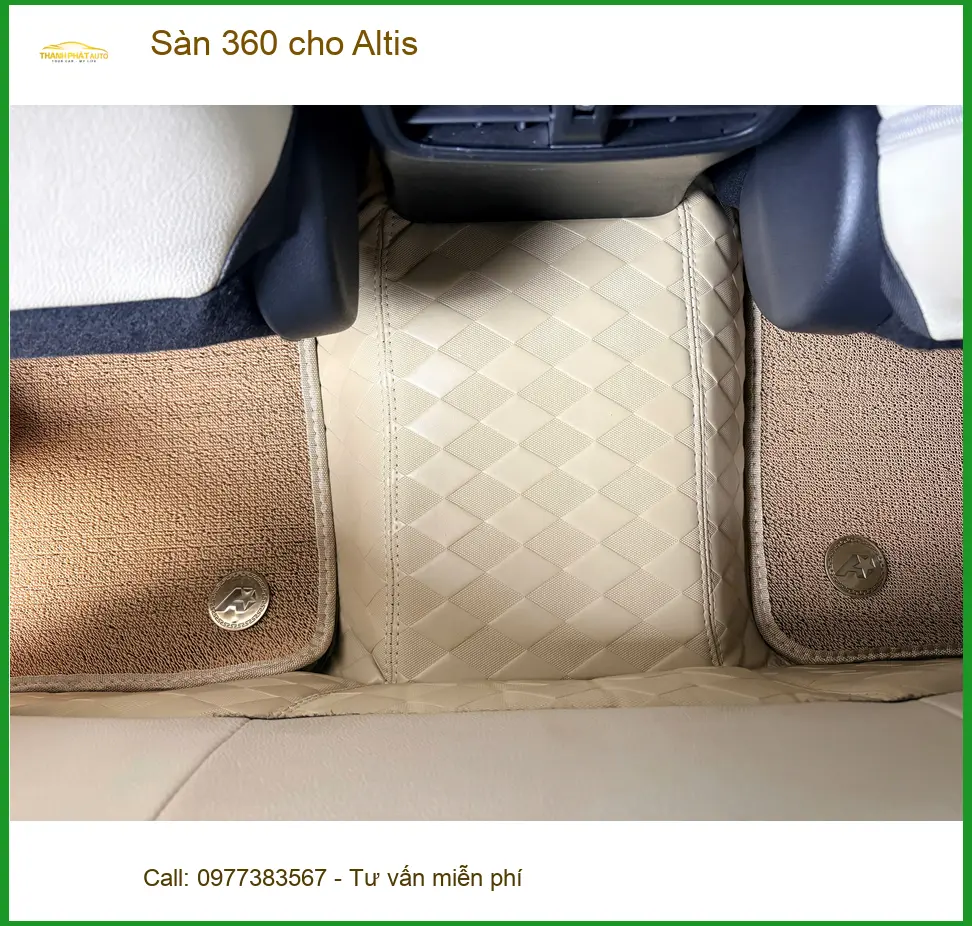 Cô Thúy lắp thảm sàn 360 cho Toyota Altis tại Quận 7 để nội thất luôn sạch sẽ ảnh thực tế 3