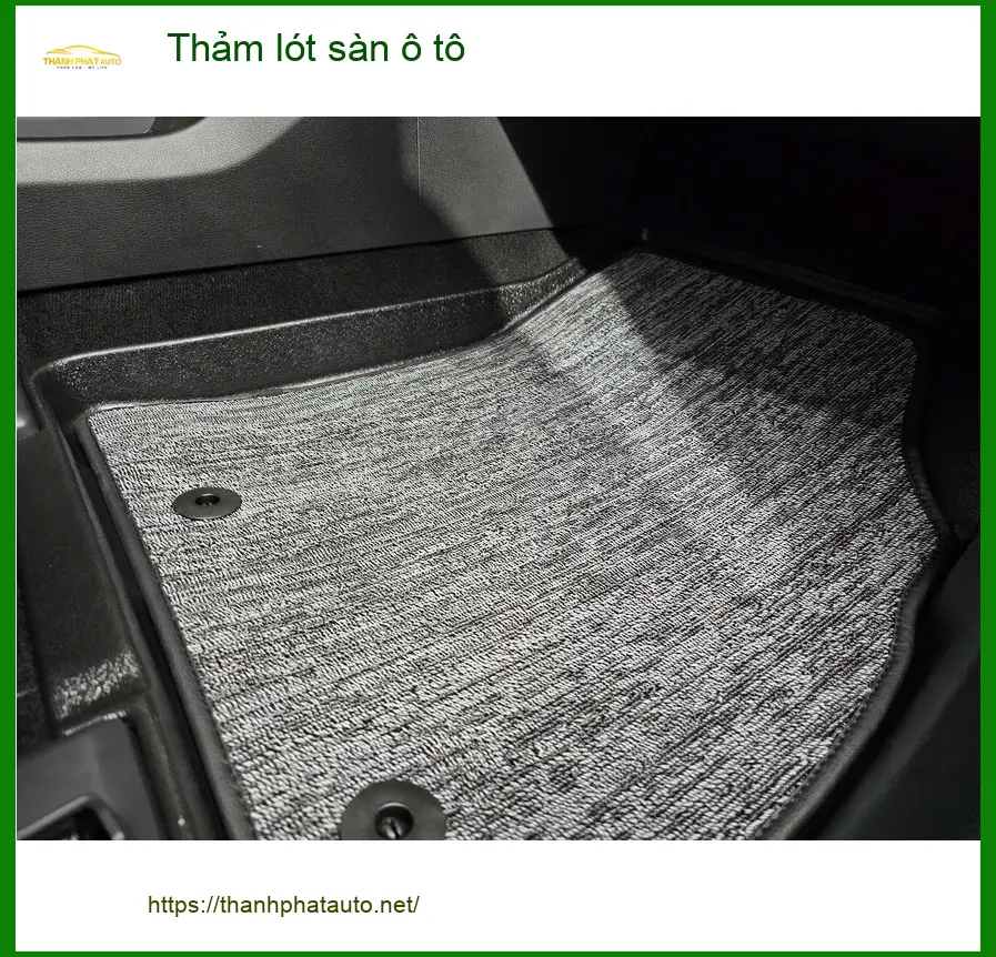 Anh Tấn thay thảm lót sàn ô tô cho Hyundai Accent tại Quận 12 để nội thất luôn sạch sẽ