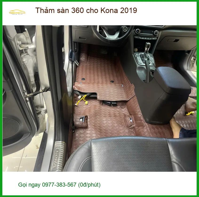 Chị Mai lắp thảm sàn 360 cho Kona 2019 tại Quận 4 để nội thất luôn sạch đẹp