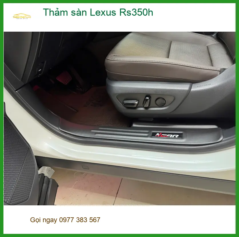 Chị Lan Anh thay thảm sàn Lexus Rs350h ở Quận 2 để dễ vệ sinh, chống ẩm mốc