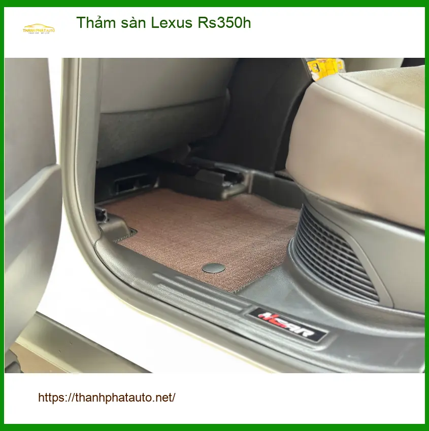 Chị Lan Anh thay thảm sàn Lexus Rs350h ở Quận 2 để dễ vệ sinh, chống ẩm mốc ảnh thực tế 2
