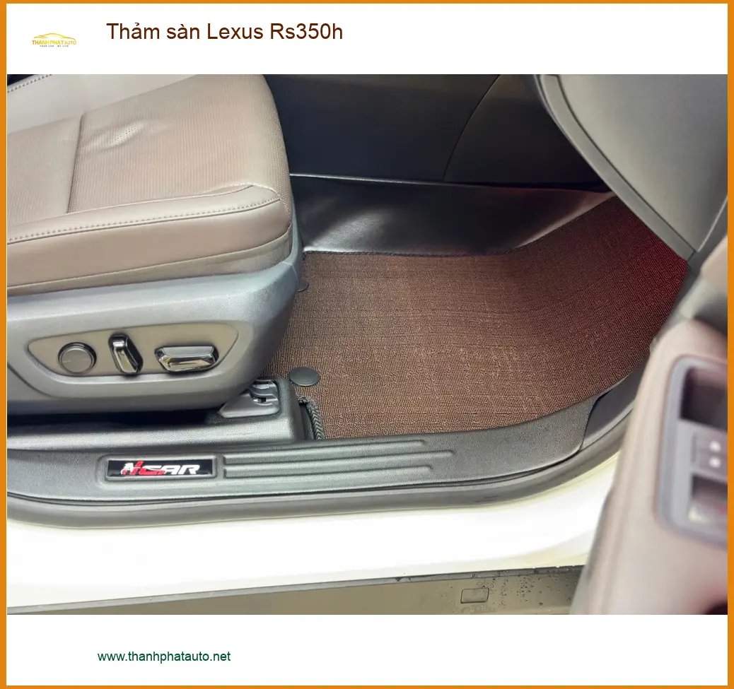 Chị Lan Anh thay thảm sàn Lexus Rs350h ở Quận 2 để dễ vệ sinh, chống ẩm mốc ảnh thực tế 3