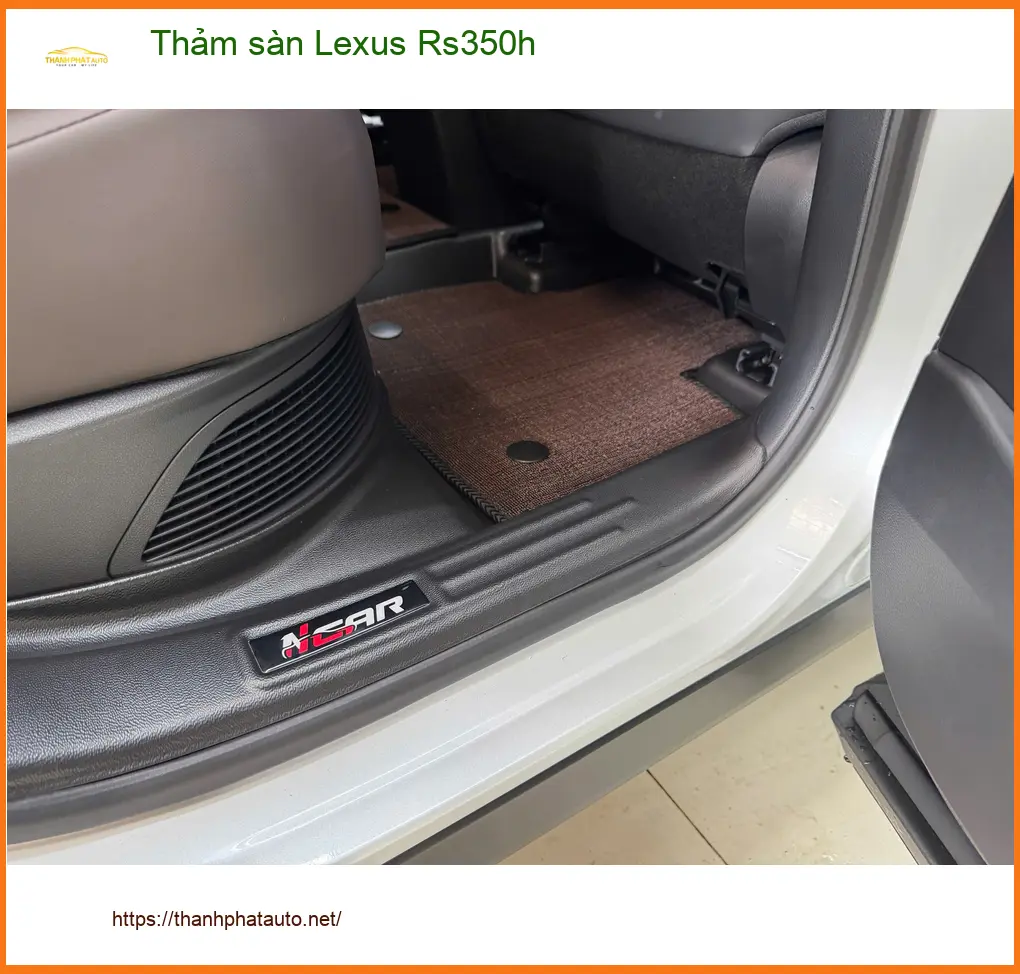 Chị Lan Anh thay thảm sàn Lexus Rs350h ở Quận 2 để dễ vệ sinh, chống ẩm mốc ảnh thực tế 4