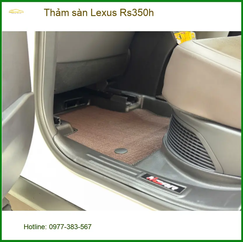 Cô Lan Anh lắp thảm sàn Lexus Rs350h tại Quận 6 để xe luôn sạch đẹp