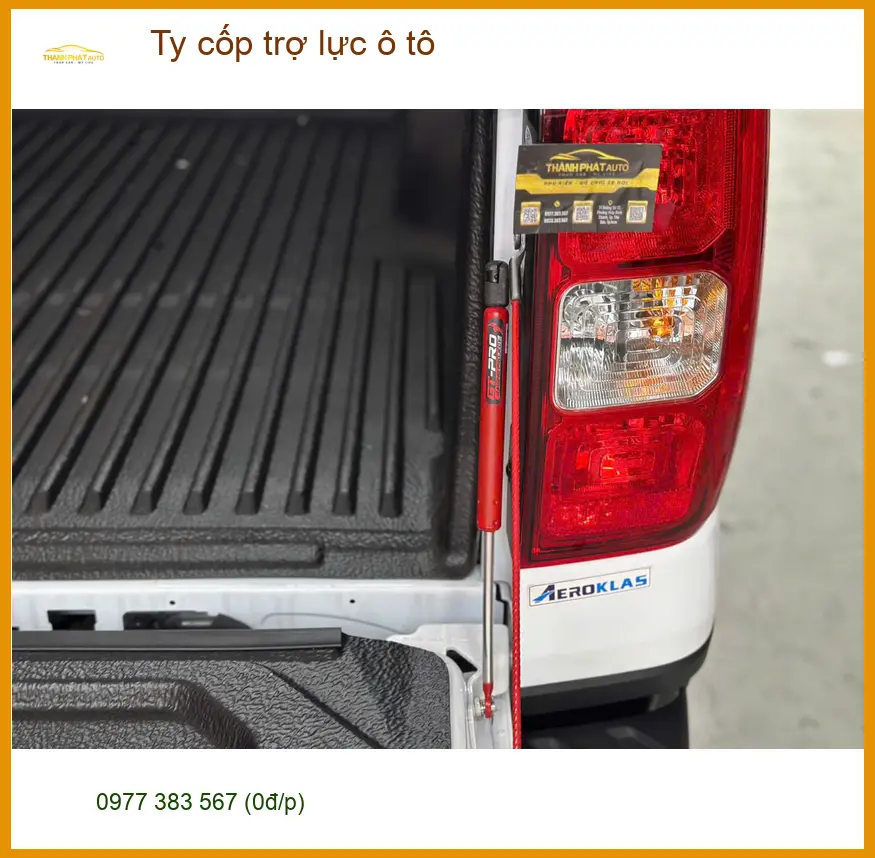 Anh Trọng lắp ty cốp trợ lực ô tô cho Toyota Corolla Cross ở Quận 12