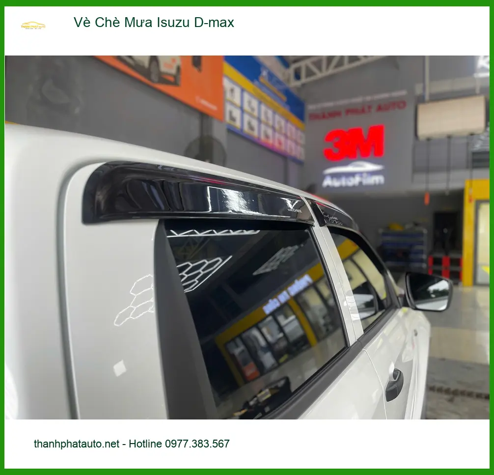 Anh Tấn lắp vè che mưa Isuzu D-max tại Quận Tân Bình để tránh nước tạt