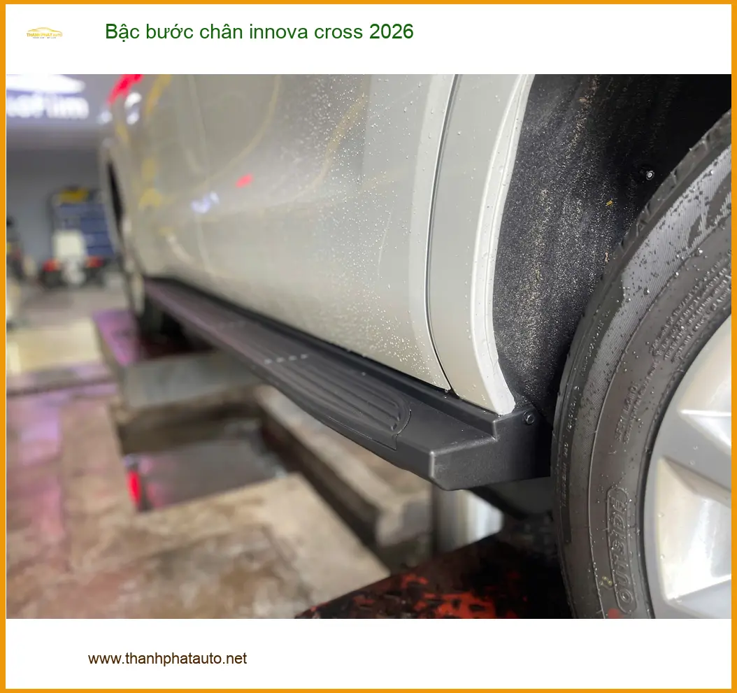 Anh Tùng lắp bậc bước chân Innova Cross 2026 tại Quận 9 ảnh thực tế 2