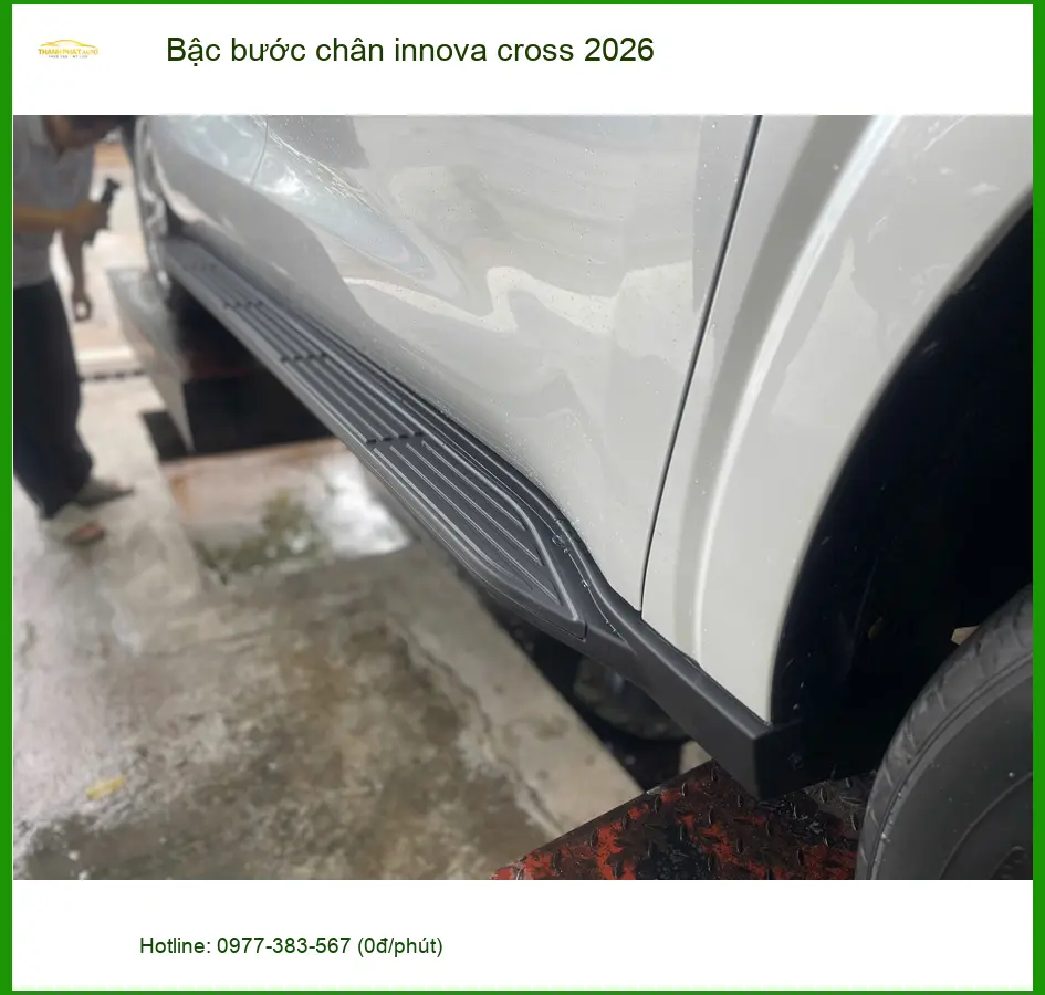 Anh Tùng lắp bậc bước chân Innova Cross 2026 tại Bình Thạnh ảnh thực tế 4