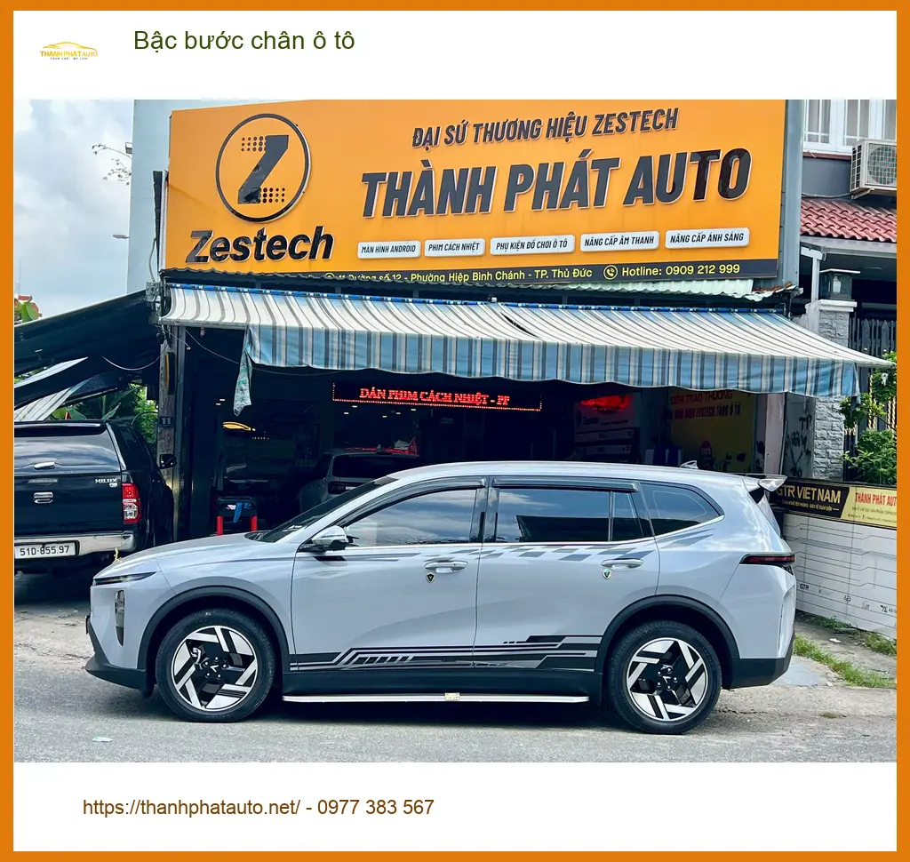Anh Khải lắp bậc bước chân ô tô cho Hyundai Creta ở Quận 9 để gia đình lên xuống dễ hơn