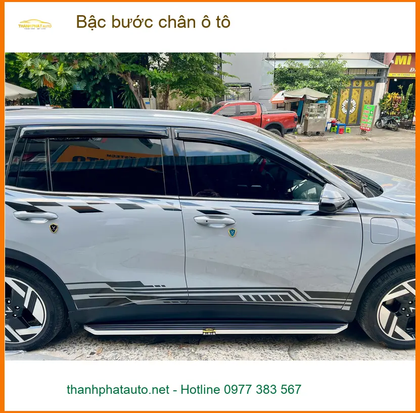 Anh Bảo lắp bậc bước chân ô tô Hyundai Santa Fe tại Quận 3 để tiện cho gia đình
