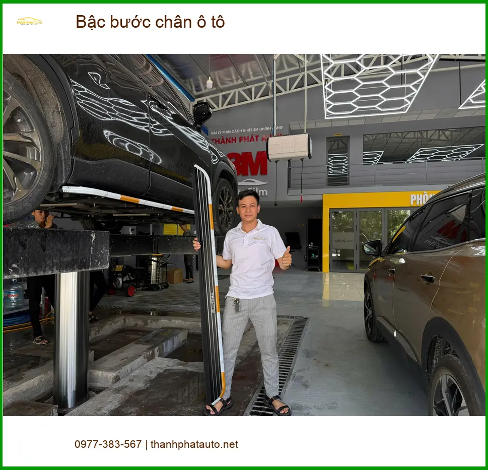 Anh Tùng lắp bậc bước chân ô tô Kia Carnival tại Quận 10 cho gia đình ảnh thực tế 2