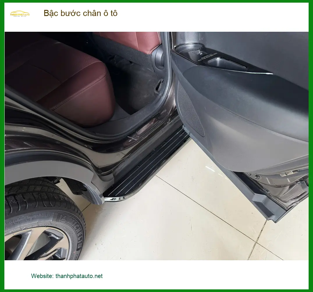 Anh Tuấn Kiệt lắp bậc bước chân ô tô Mitsubishi Xpander Cross tiện lợi tại Quận Tân Phú
