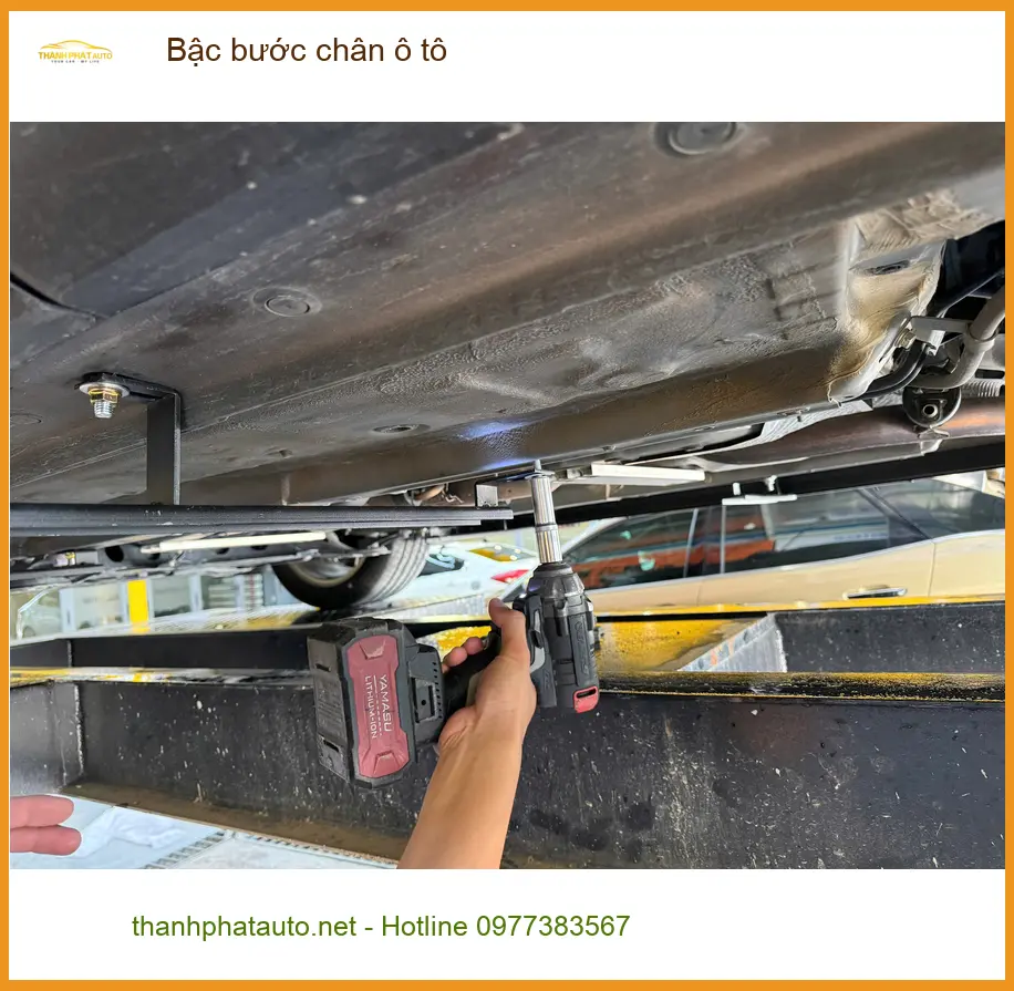 Anh Tuấn Kiệt lắp bậc bước chân ô tô Mitsubishi Xpander Cross tiện lợi tại Quận Tân Phú ảnh thực tế 3