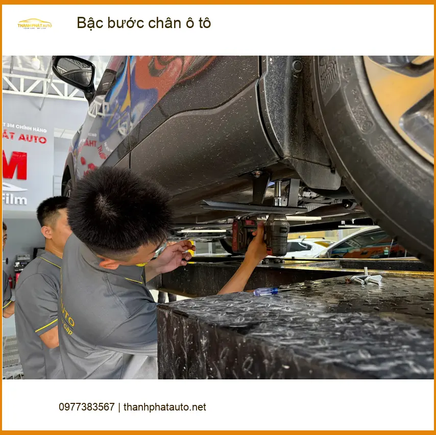 Anh Tuấn Kiệt lắp bậc bước chân ô tô Mitsubishi Xpander Cross tiện lợi tại Quận Tân Phú ảnh thực tế 4
