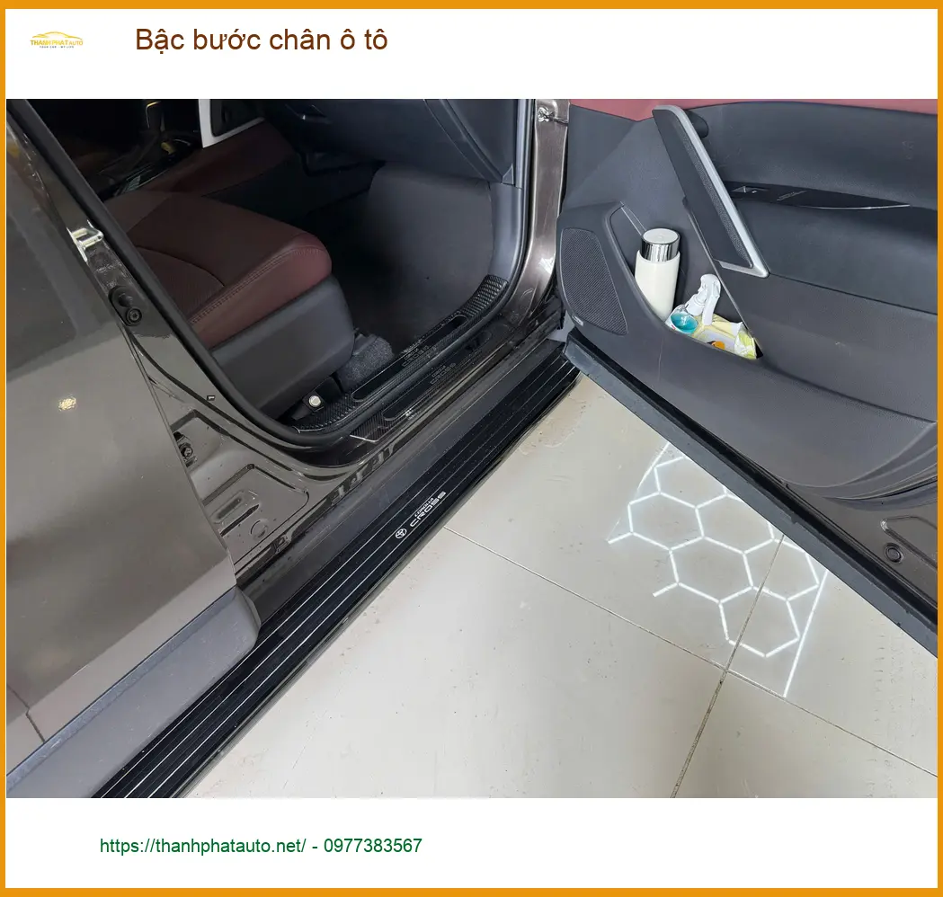 Chị Thảo lắp bậc bước chân ô tô cho Kia Sorento tại Quận Thủ Đức tiện cho con nhỏ