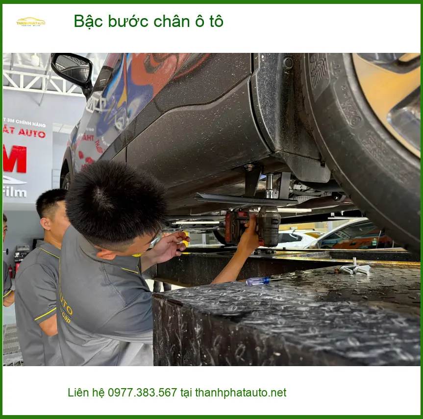Chị Thảo lắp bậc bước chân ô tô cho Kia Sorento tại Quận Thủ Đức tiện cho con nhỏ ảnh thực tế 4
