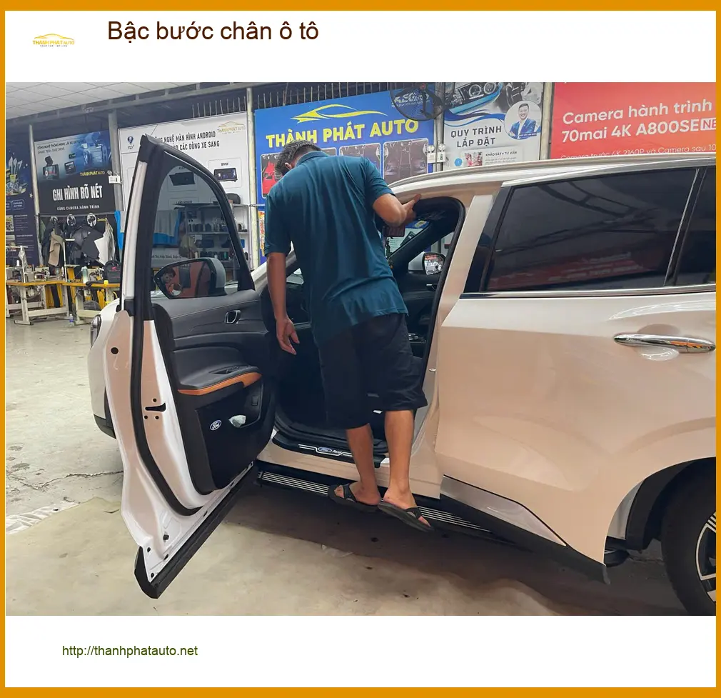 Anh Quang lắp bậc bước chân ô tô Hyundai Santa Fe tại Tân Bình ảnh thực tế 2
