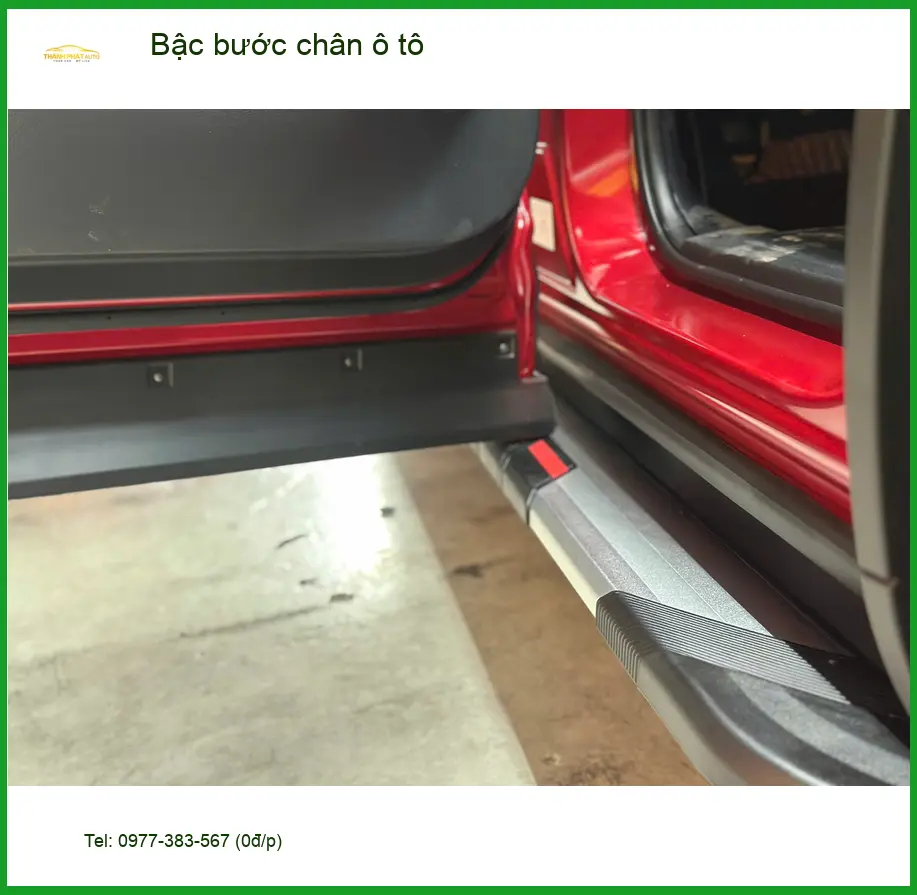 Chị Thùy lắp bậc bước chân ô tô Hyundai Santa Fe ở Quận Phú Nhuận