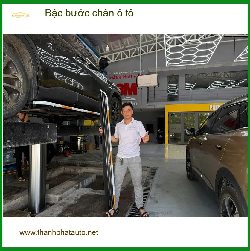 Anh Tấn lắp bậc bước chân ô tô Ford Everest tại Quận 1 cho gia đình tiện lợi ảnh thực tế 2
