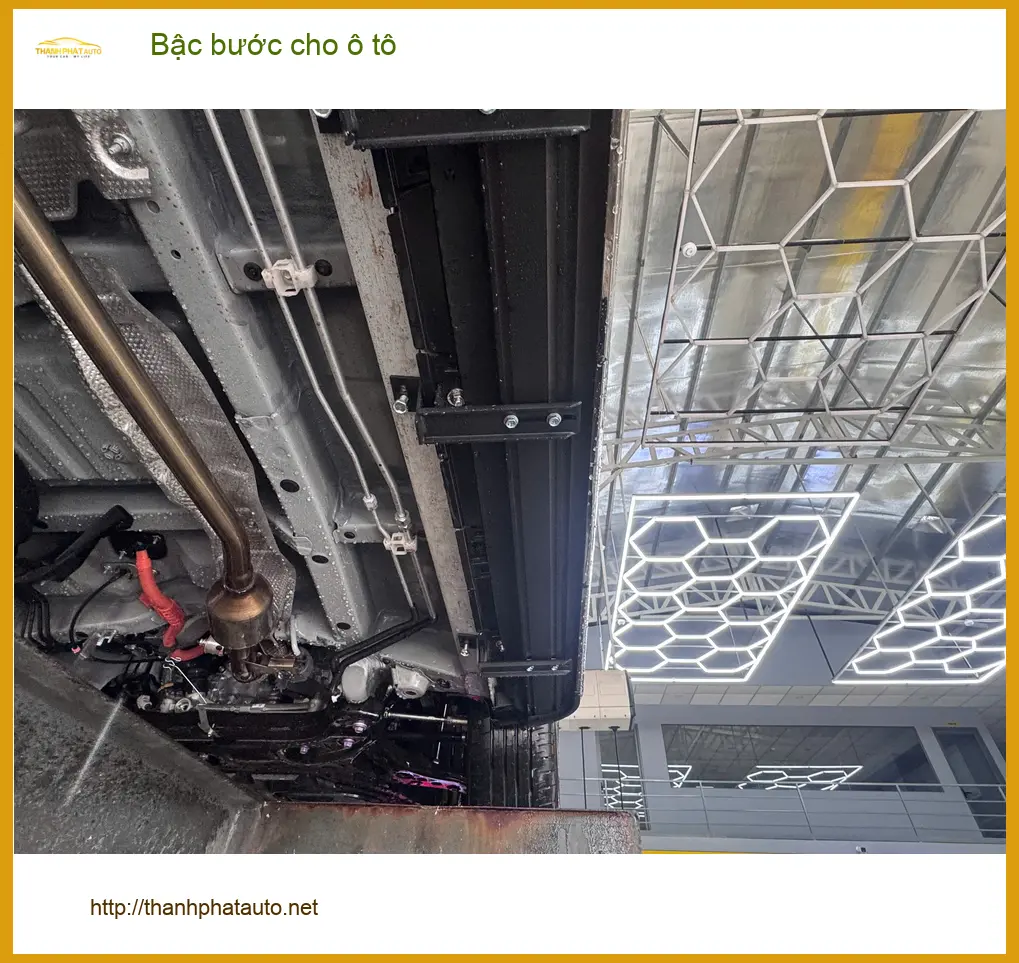 Chị Thảo lắp bậc bước cho xe Mazda CX-5 tại Quận 9 để tiện lên xuống ảnh thực tế 2