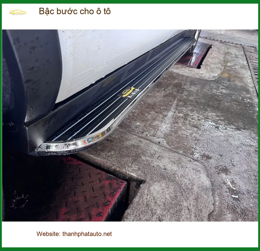 Chị Thảo lắp bậc bước cho xe Mazda CX-5 tại Quận 9 để tiện lên xuống ảnh thực tế 3