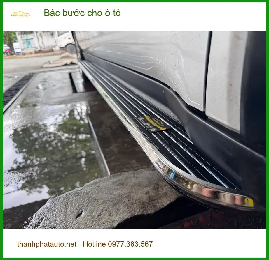 Anh Minh lắp bậc bước cho Ford Everest tại Hóc Môn vì muốn xe trông cứng cáp hơn